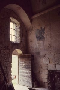 L’intérieur de la Tour de Veyrines. Diapositive (1982, 1988). Archives communales de Mérignac, 15 Z 163.