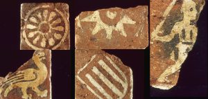 Les carreaux de pavement de la Tour de Veyrines. Diapositive, 1988. Archives communales de Mérignac,15 Z 173.