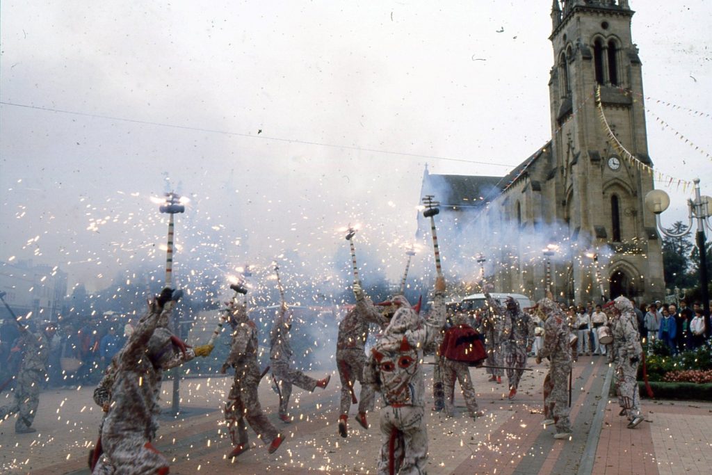Fête du Jumelage avec Vilanova-y-la-Geltrú. 1987. Photographie couleur, auteur inconnu. Archives communales de Mérignac, 19 Fi 65.