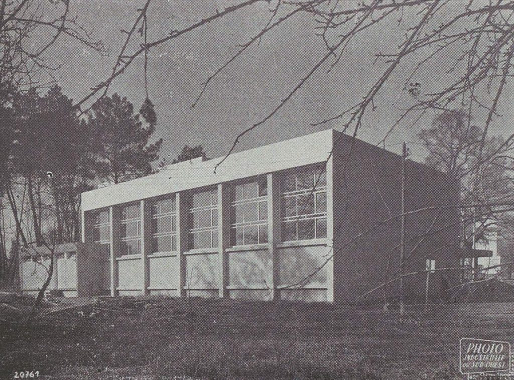 La salle d’éducation physique du groupe scolaire Jules-Ferry. Bilan municipal, 1953-1959. Archives communales de Mérignac, 1 C 18.