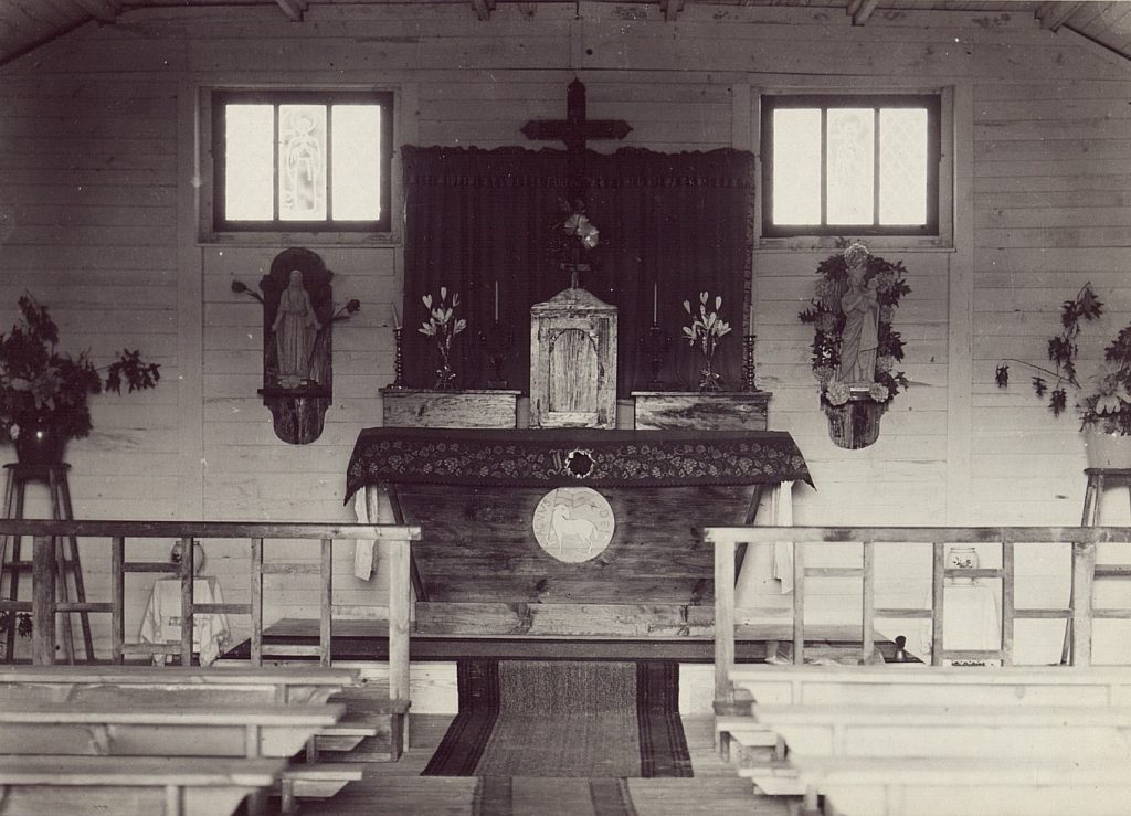 Intérieur de la chapelle, décembre 1943. Photographie N et B, auteur inconnu. Archives départementales de la Gironde, 103 W 6.