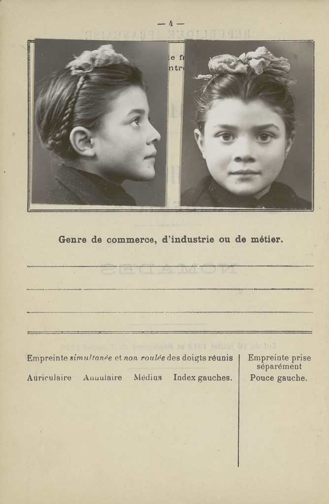 Extrait du carnet anthropométrique de Marie Helfrick, s.d. Archives départementales de la Gironde, 4 M 316.